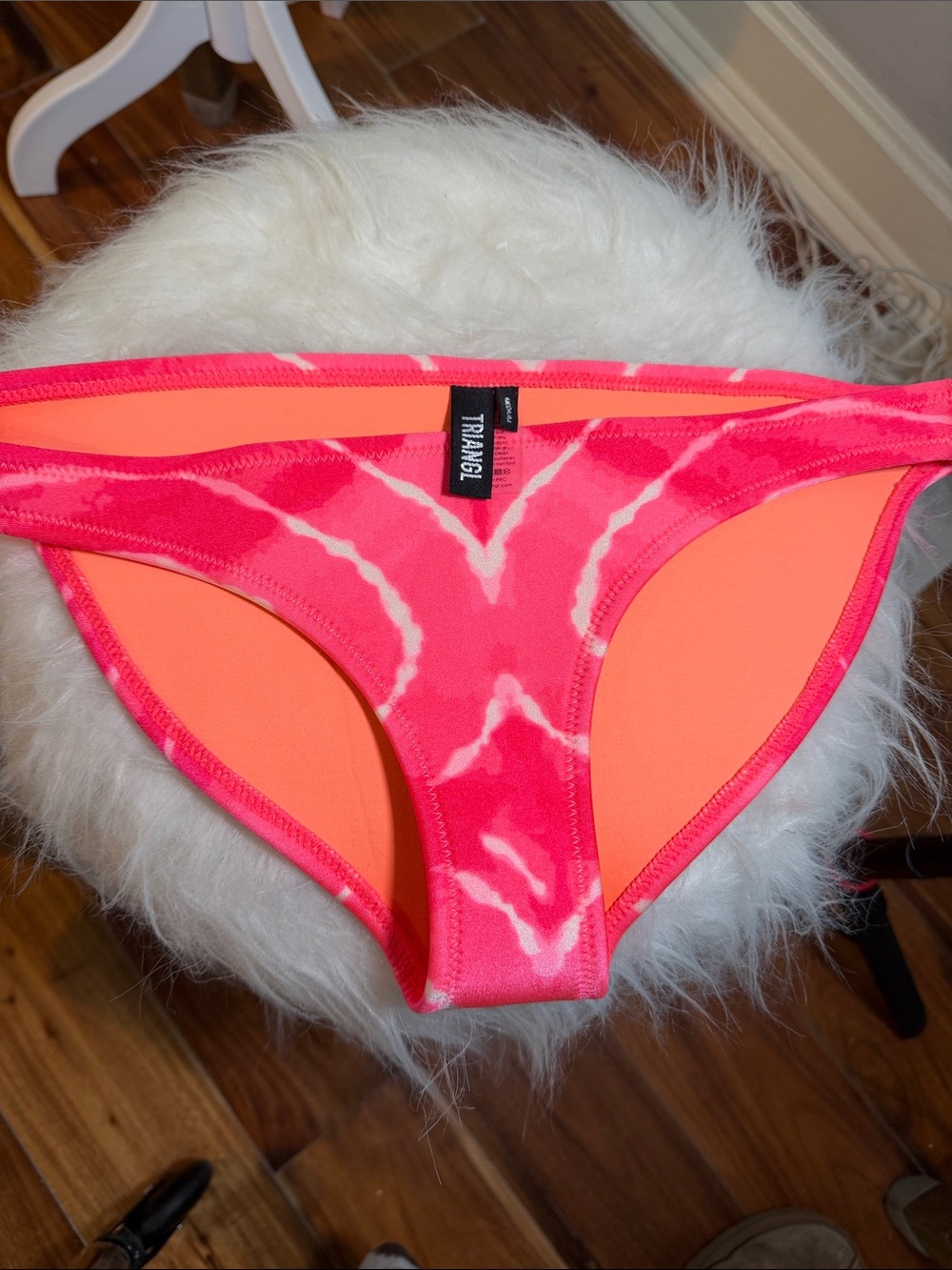 TRIANGL  Bikini  bottom EUC NEON PINK size medium neoprene swim wear